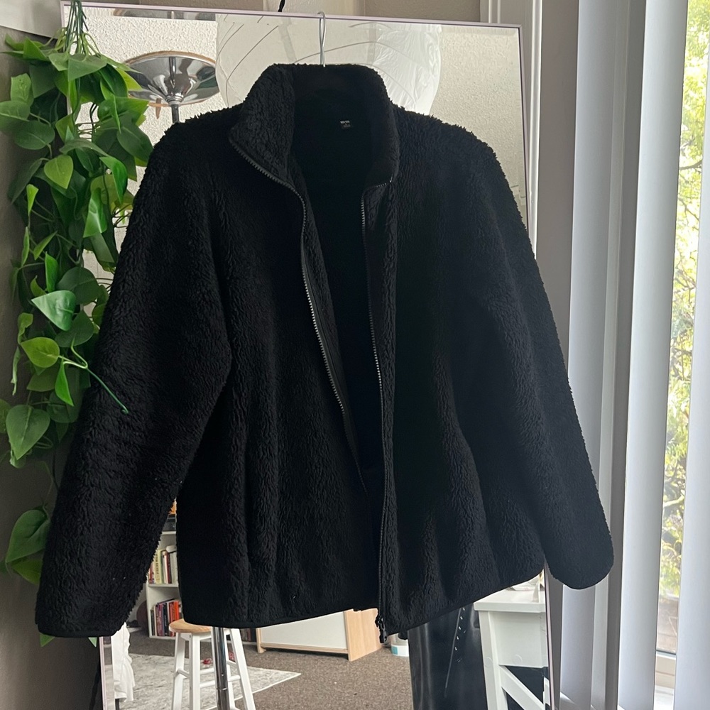Uniqlo black zip up fleece